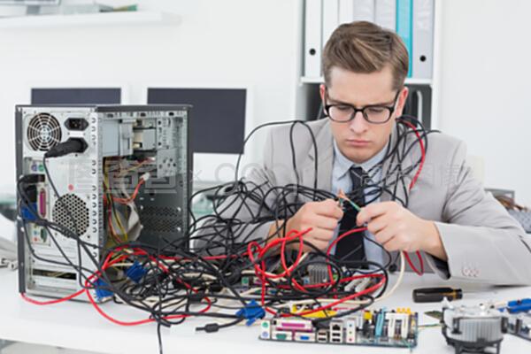 专业电脑工程师如何诊断与修复损坏的控制台 维修指南